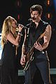 shawn mendes bares biceps grammys performance miley cyrus 13