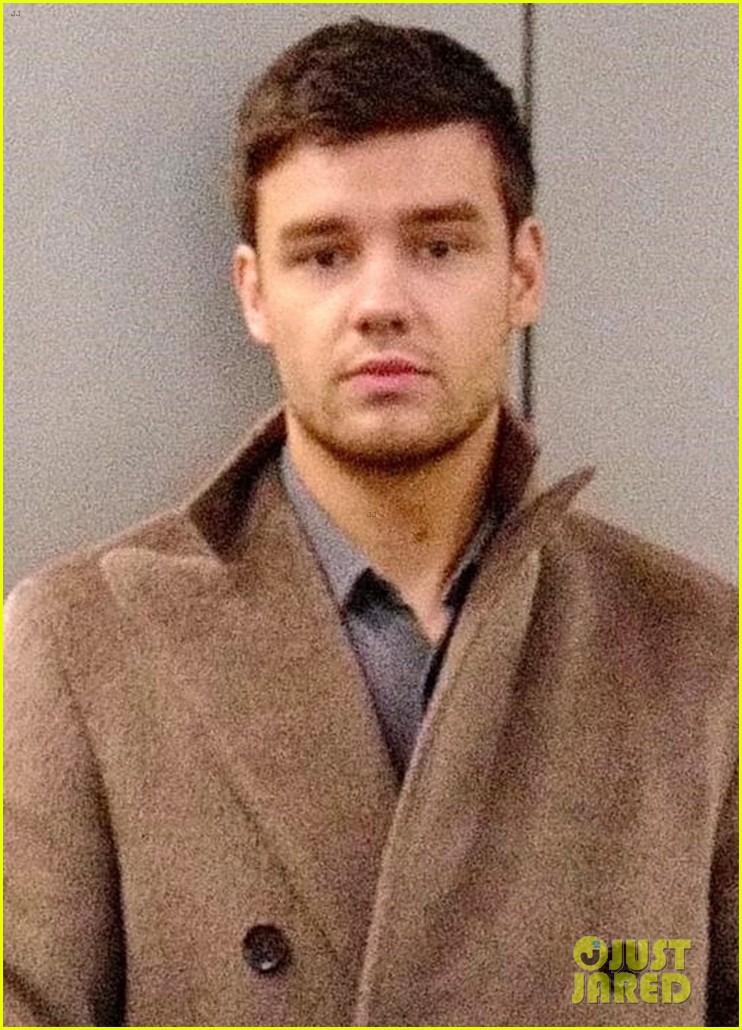 liam payne arrives at naomi campbell apartment in london 02