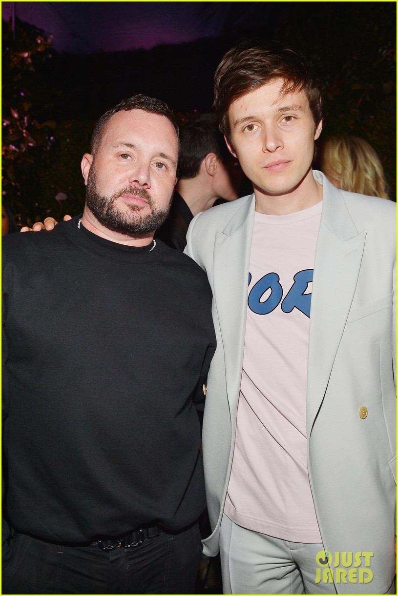 nick robinson suits up in light blue for diors pre grammys event 07