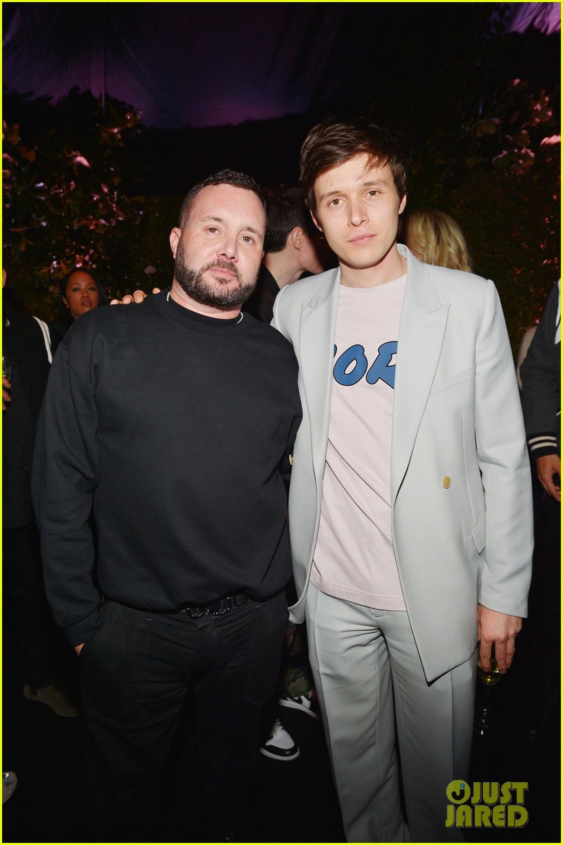 nick robinson suits up in light blue for diors pre grammys event 08