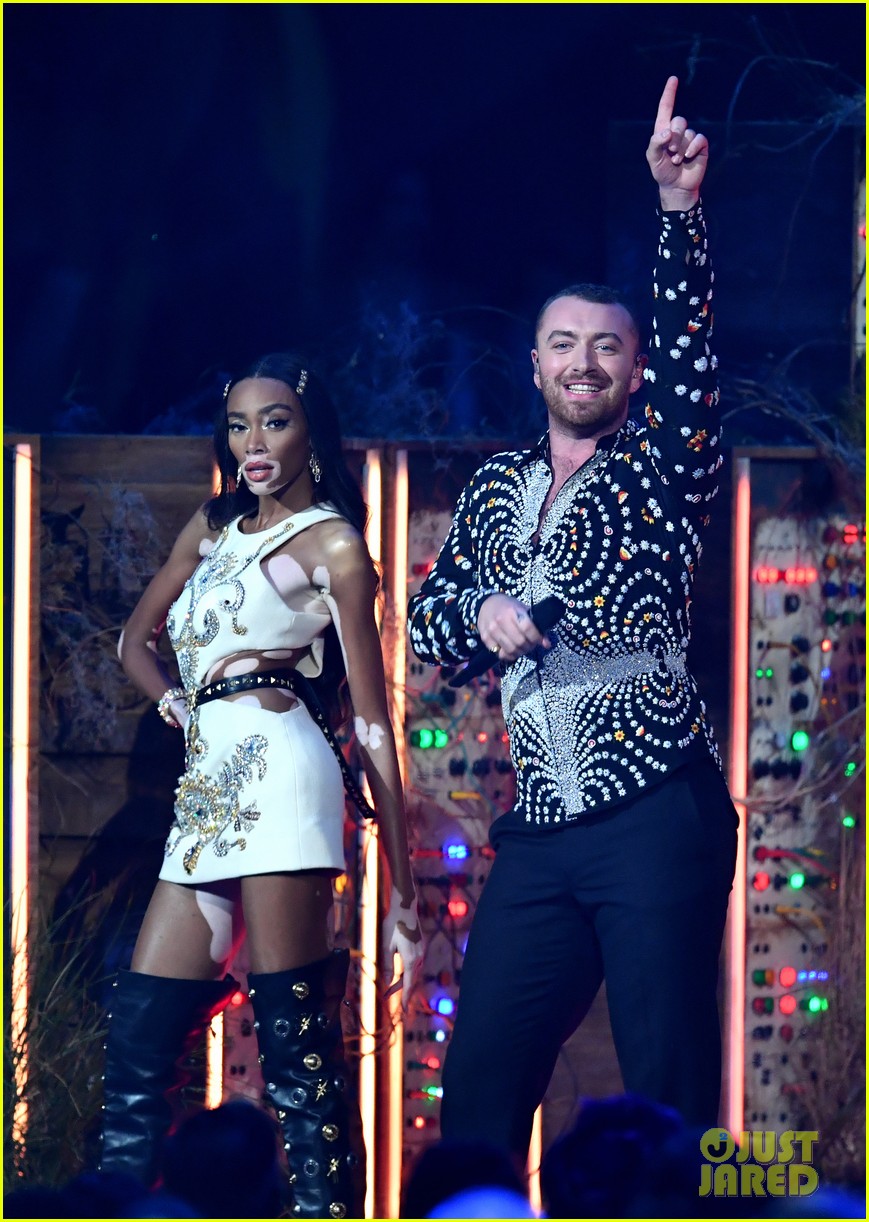 sam smith and calvin harris perform promises at brit awards 2019 03