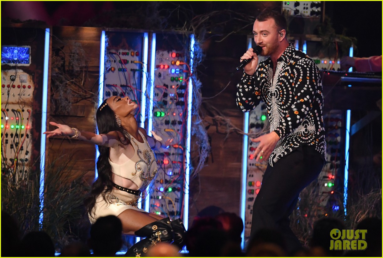 sam smith and calvin harris perform promises at brit awards 2019 08
