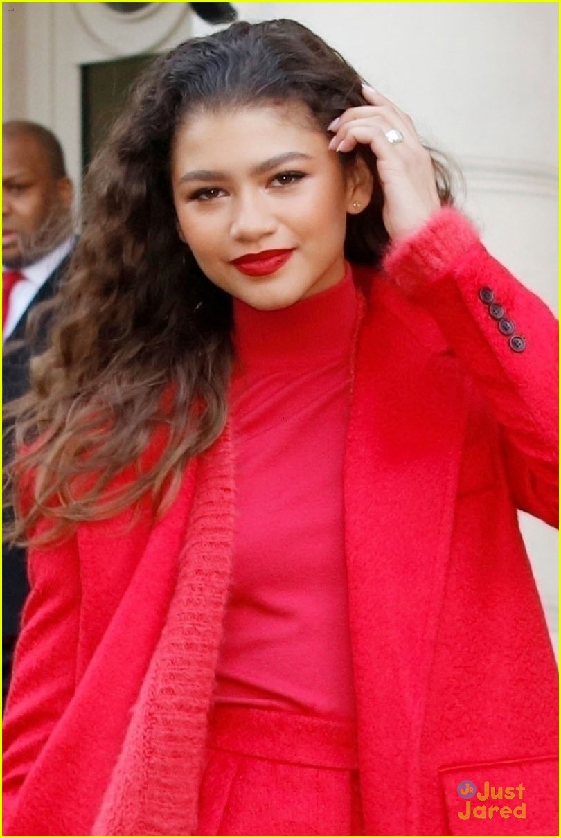 zendaya red outfit hp relax 03