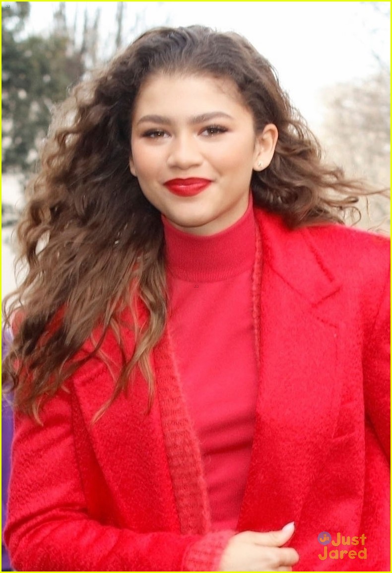 zendaya red outfit hp relax 04