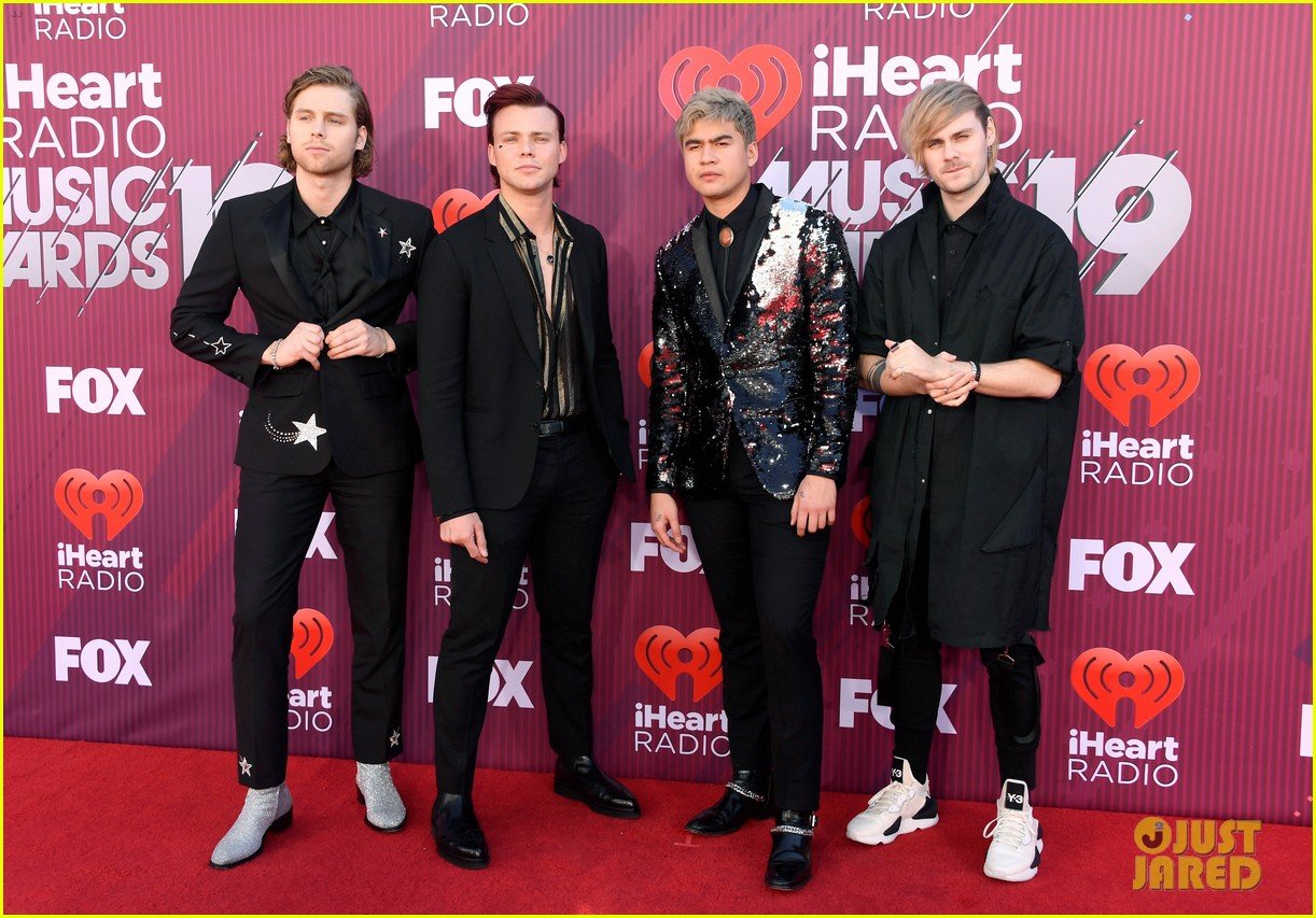 5sos wins best pop duo group at iheartradio music awards 02