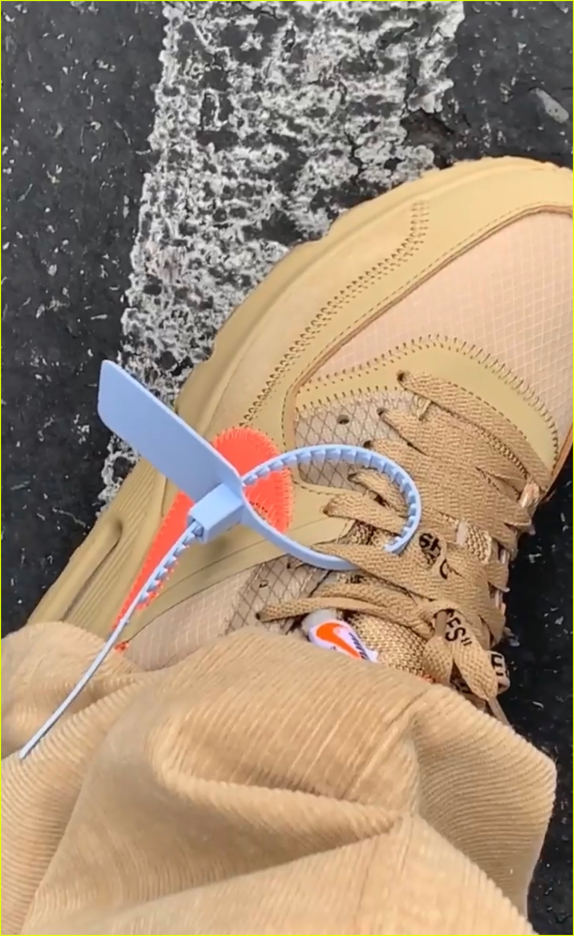 justin bieber laughs off police questioning security tag on his sneaker 04