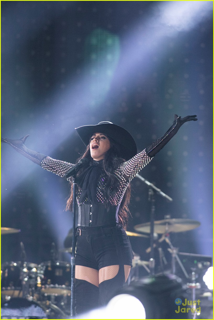camila cabello cowboy hat rodeo performance 05