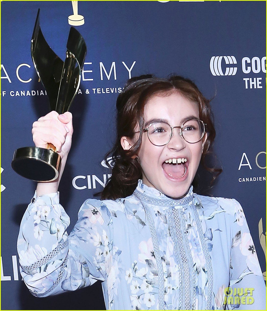 anna cathcart wins best performance for odd squad at canadian screen awards 05