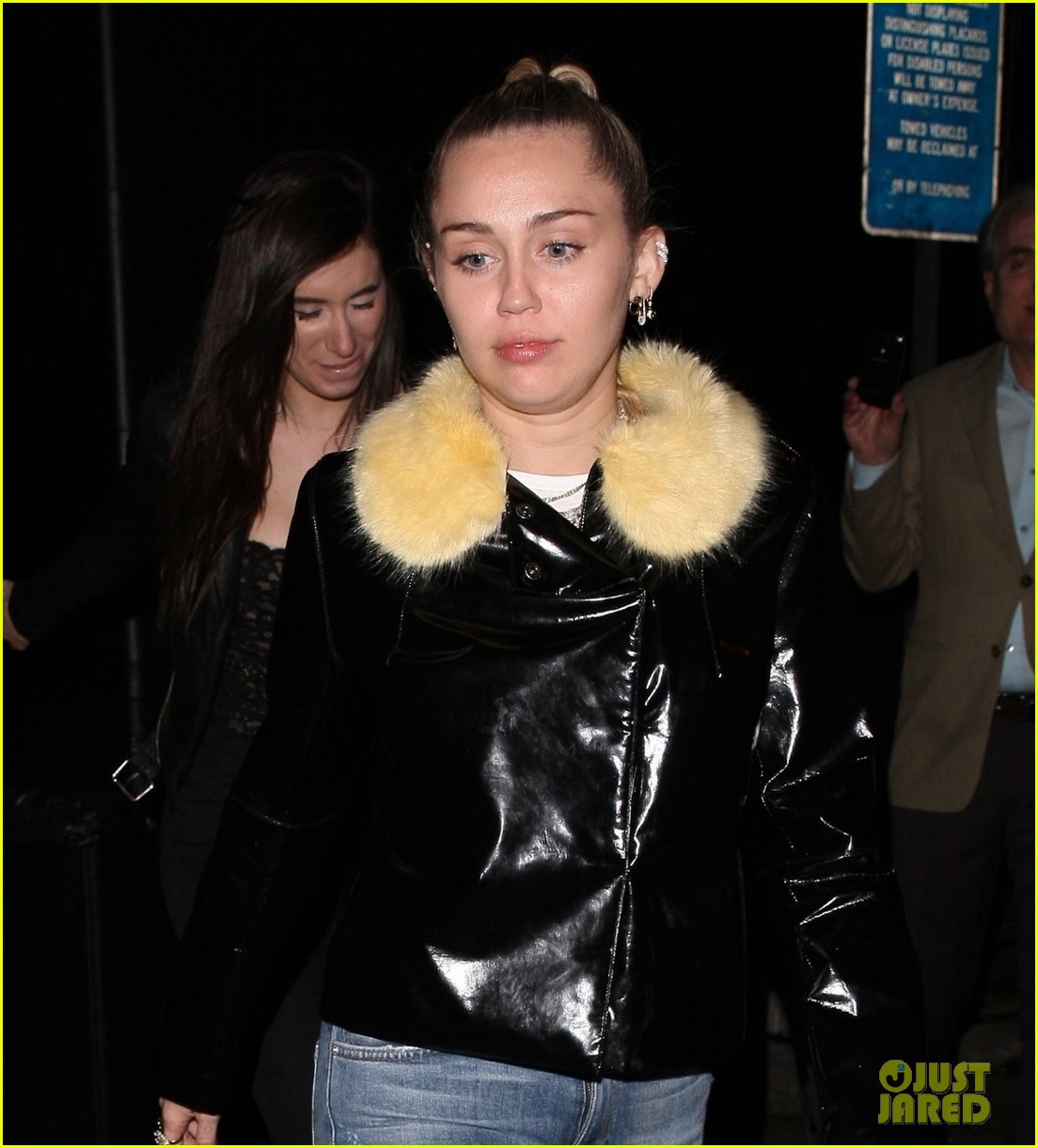 miley cyrus at tomtom 02