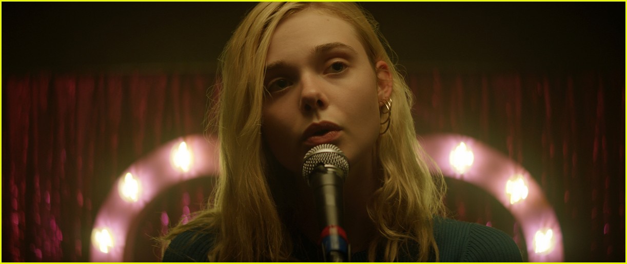 elle fanning sings robyns dancing on my own in teen spirit clip 02