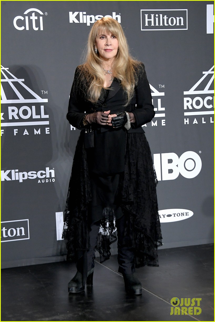 harry styles inducts stevie nicks rock n roll hall of fame 05