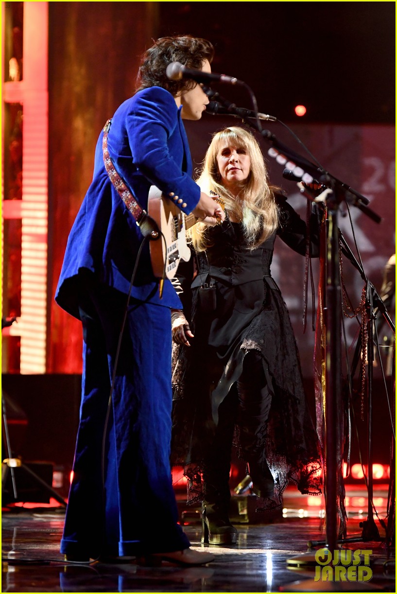 harry styles inducts stevie nicks rock n roll hall of fame 10