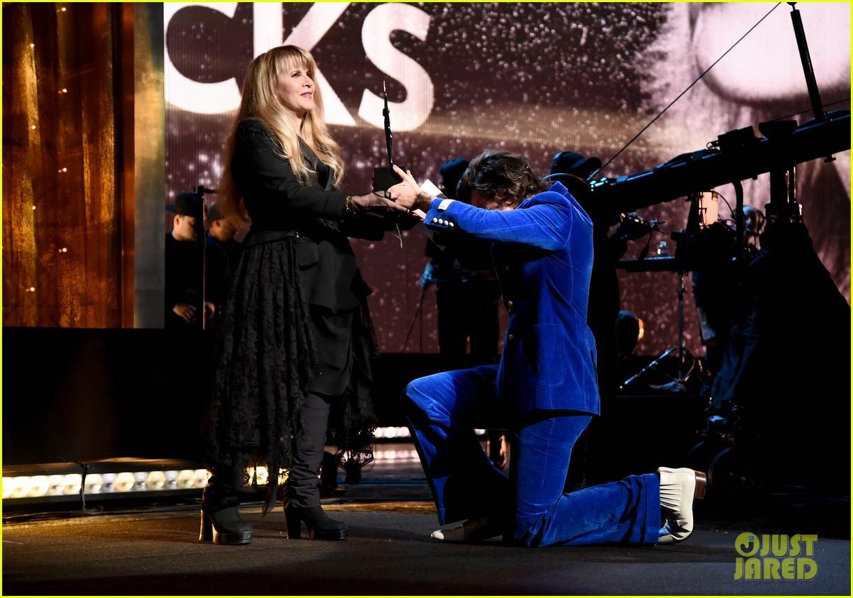 harry styles inducts stevie nicks rock n roll hall of fame 17