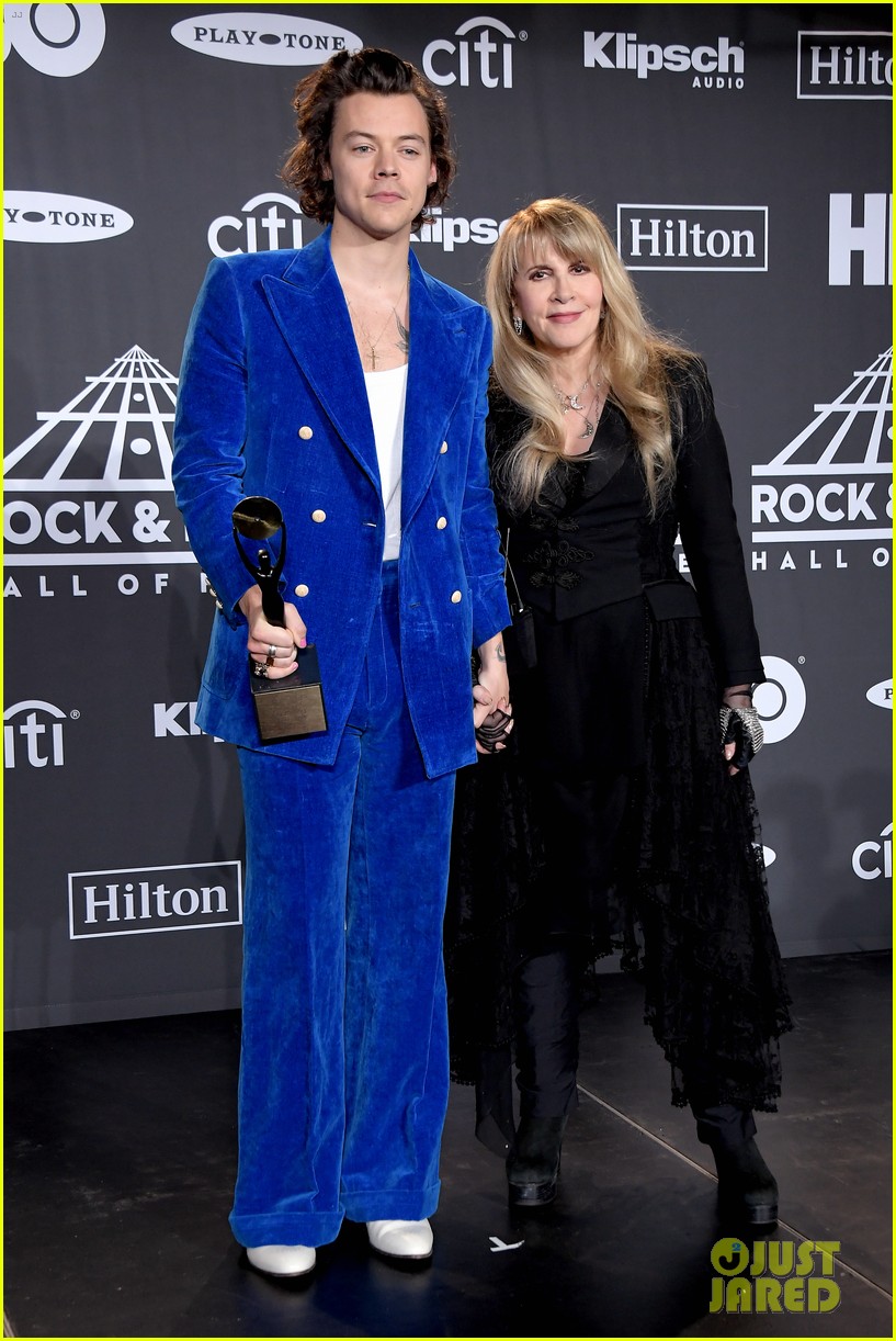 harry styles inducts stevie nicks rock n roll hall of fame 23