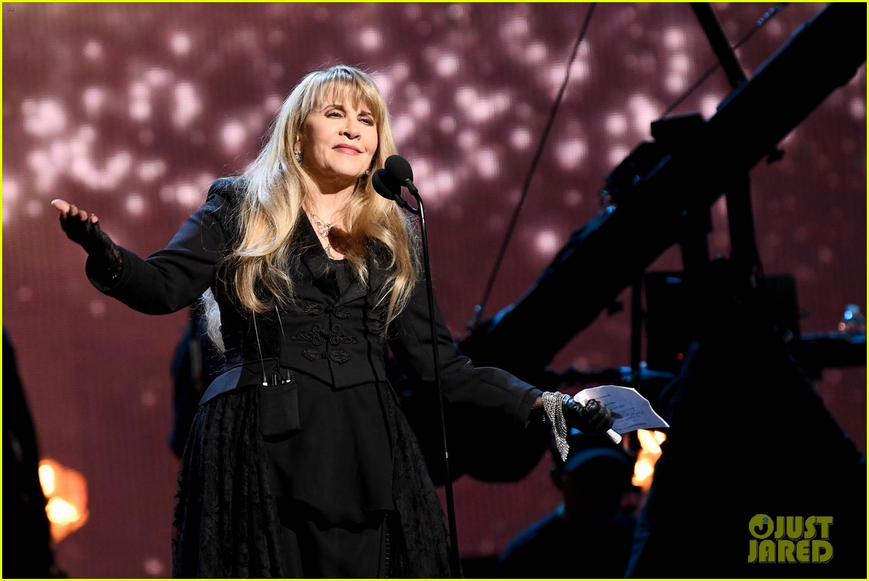 harry styles inducts stevie nicks rock n roll hall of fame 24