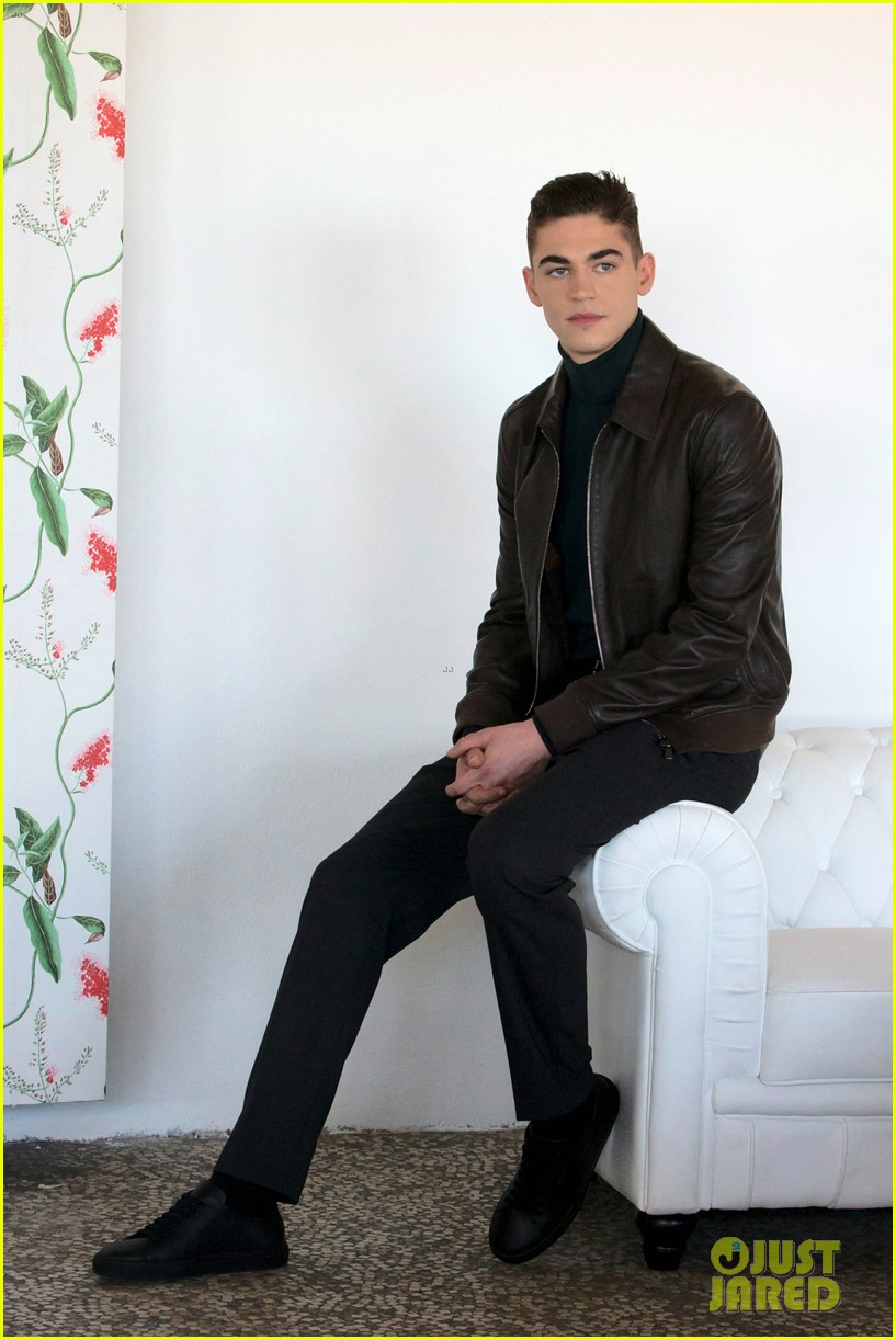 hero fiennes tiffin after photo call in rome 03