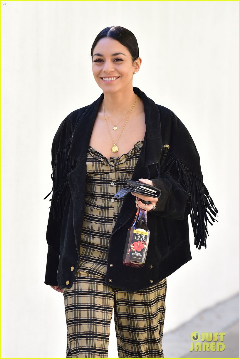 vanessa hudgens steps out with tea 07