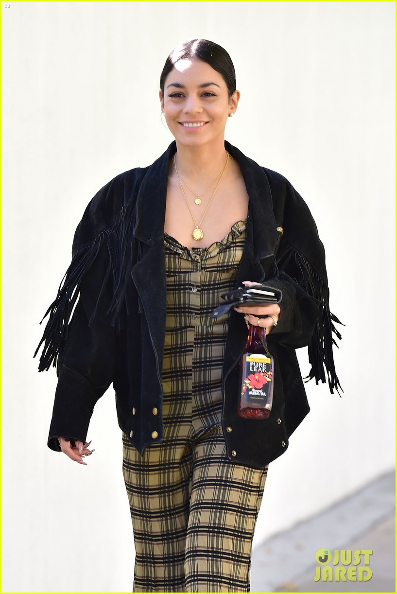 vanessa hudgens steps out with tea 08
