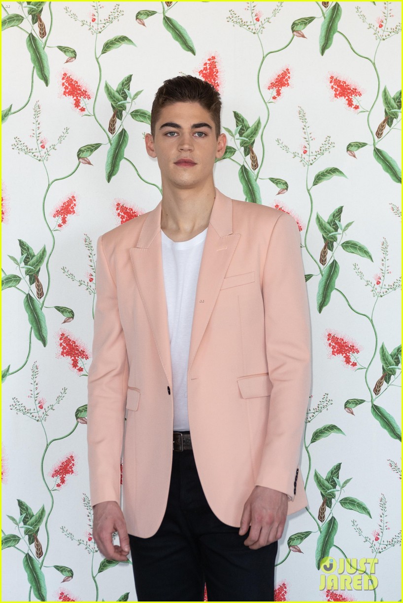 hero fiennes tiffin josephine langford after photo call in rome 02