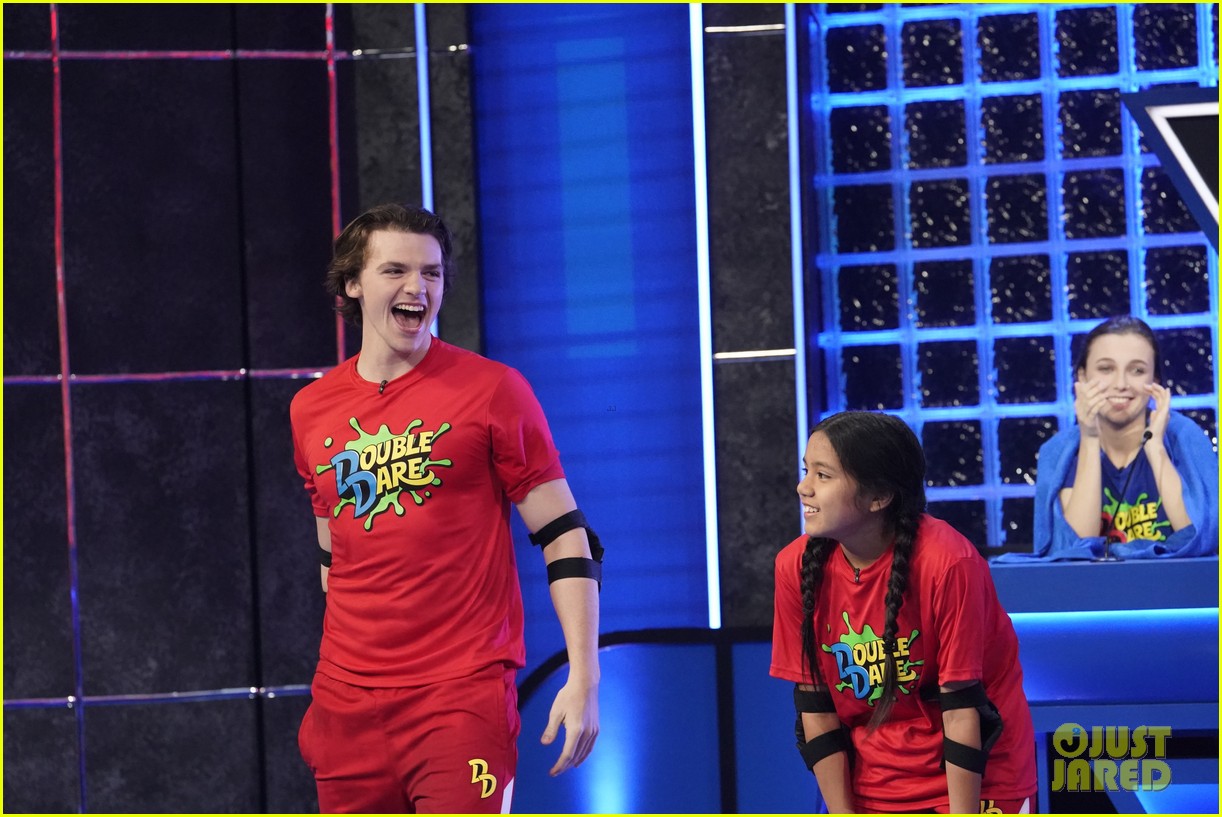 joel courtney gets covered in slime on double dare 02