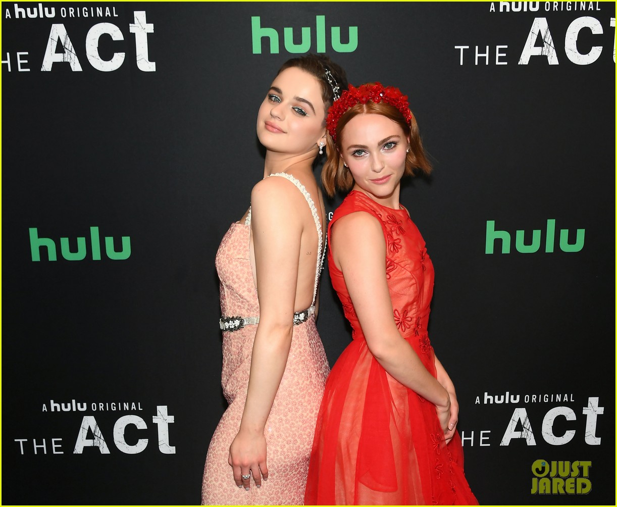 joey king patricia arquette the act nyc premiere 17