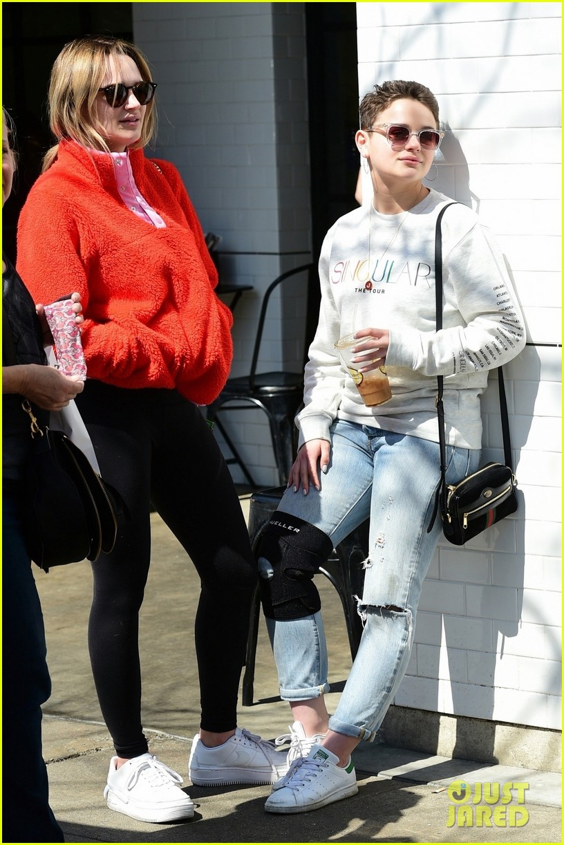 joey king lunch with sister hunter king 04