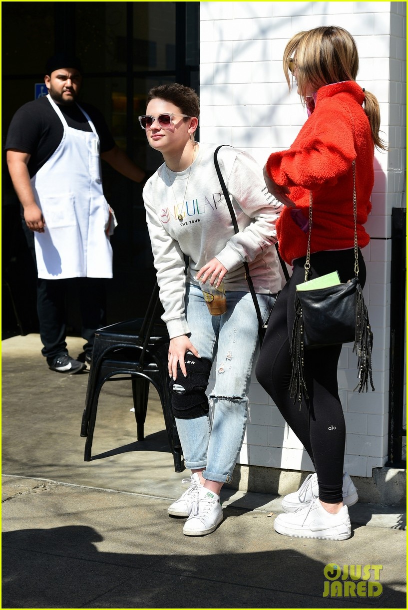 joey king lunch with sister hunter king 14