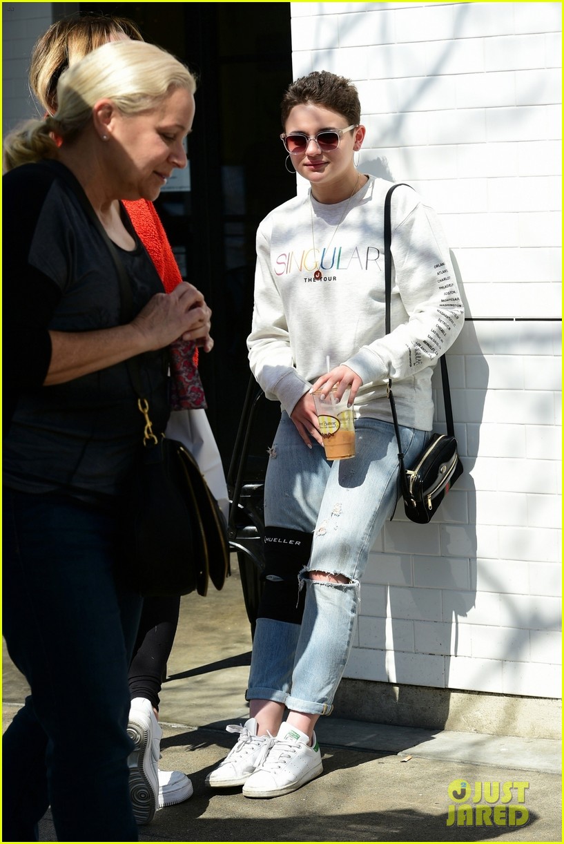 joey king lunch with sister hunter king 31