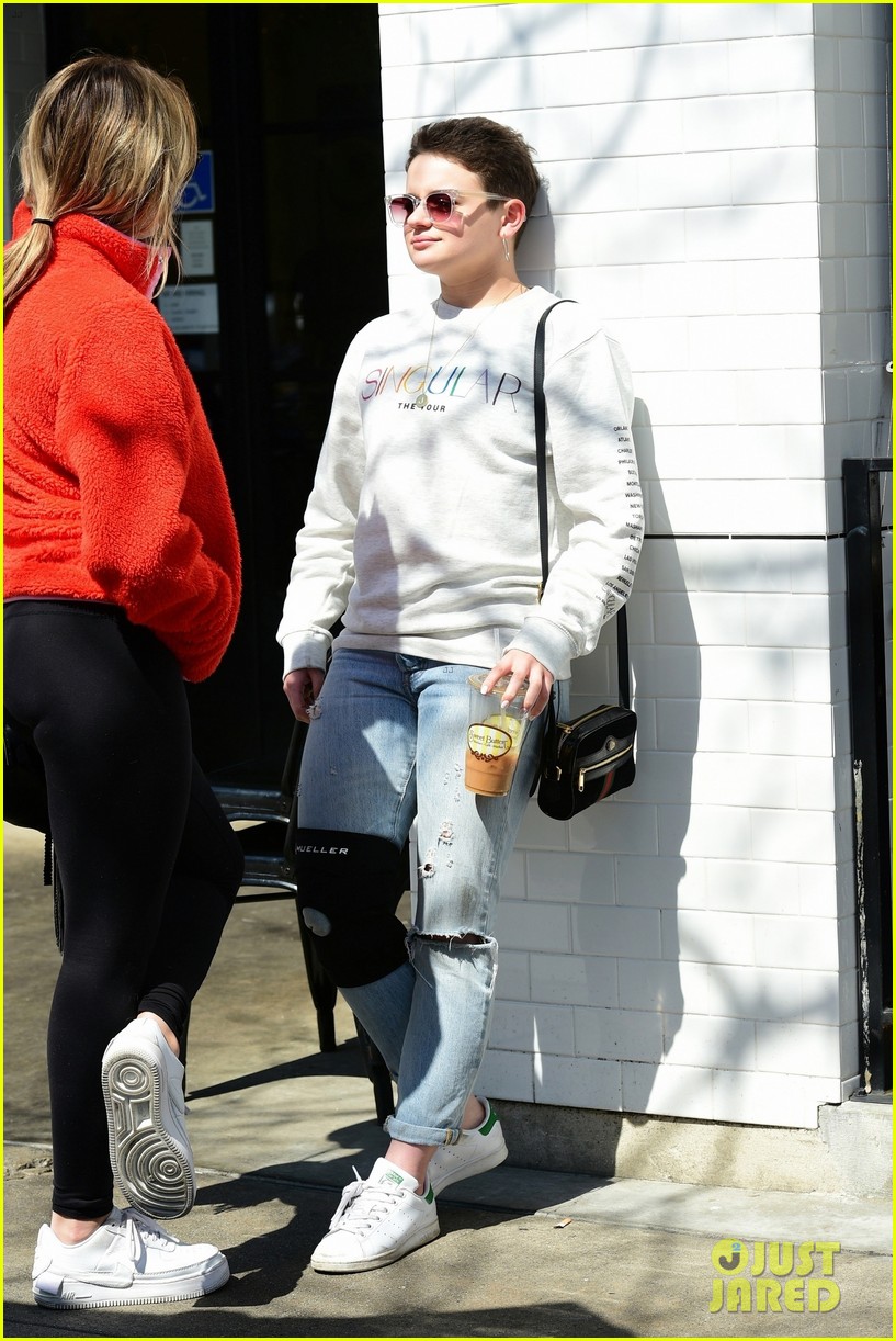 joey king lunch with sister hunter king 32