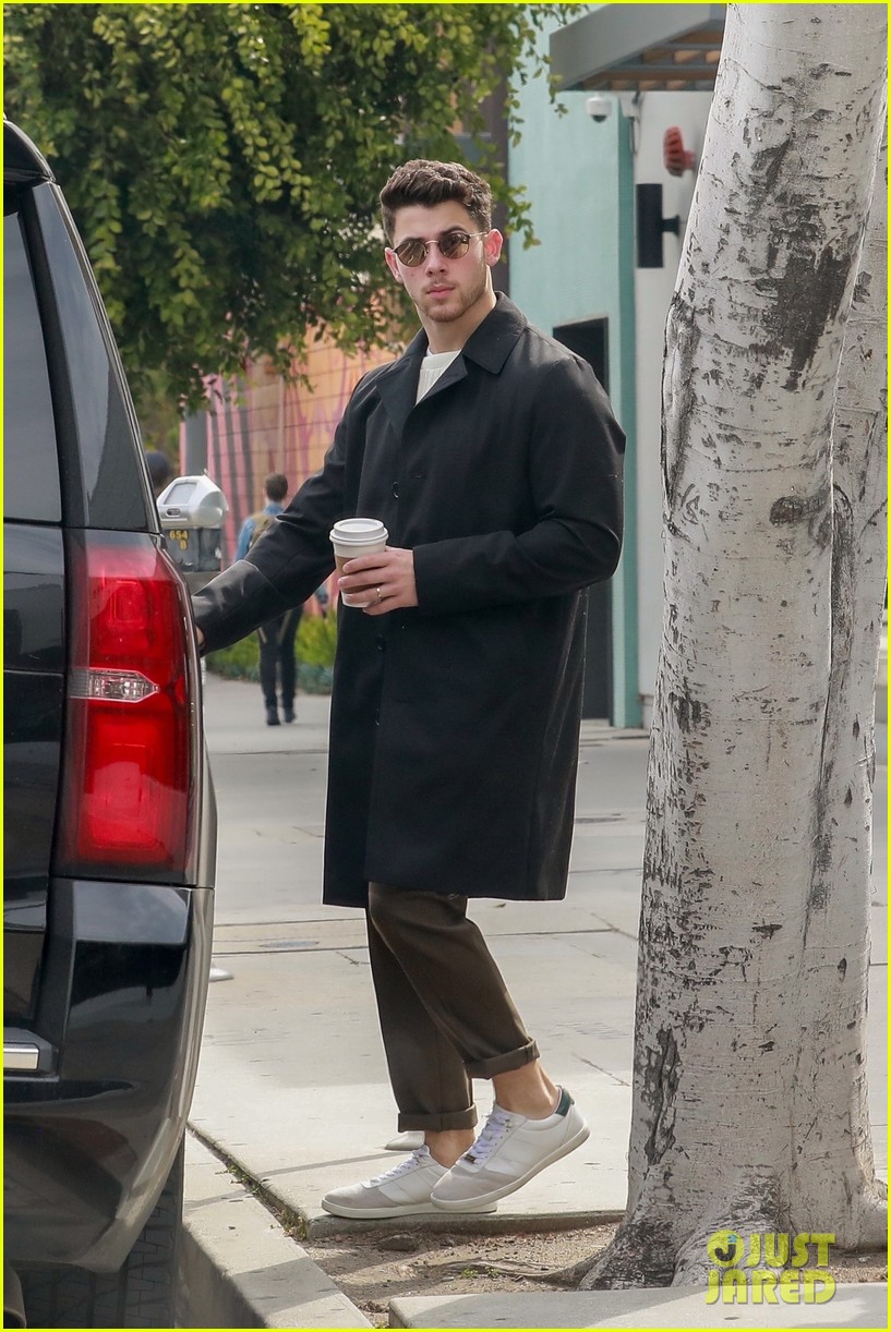 jonas brothers lunch in los angeles 01