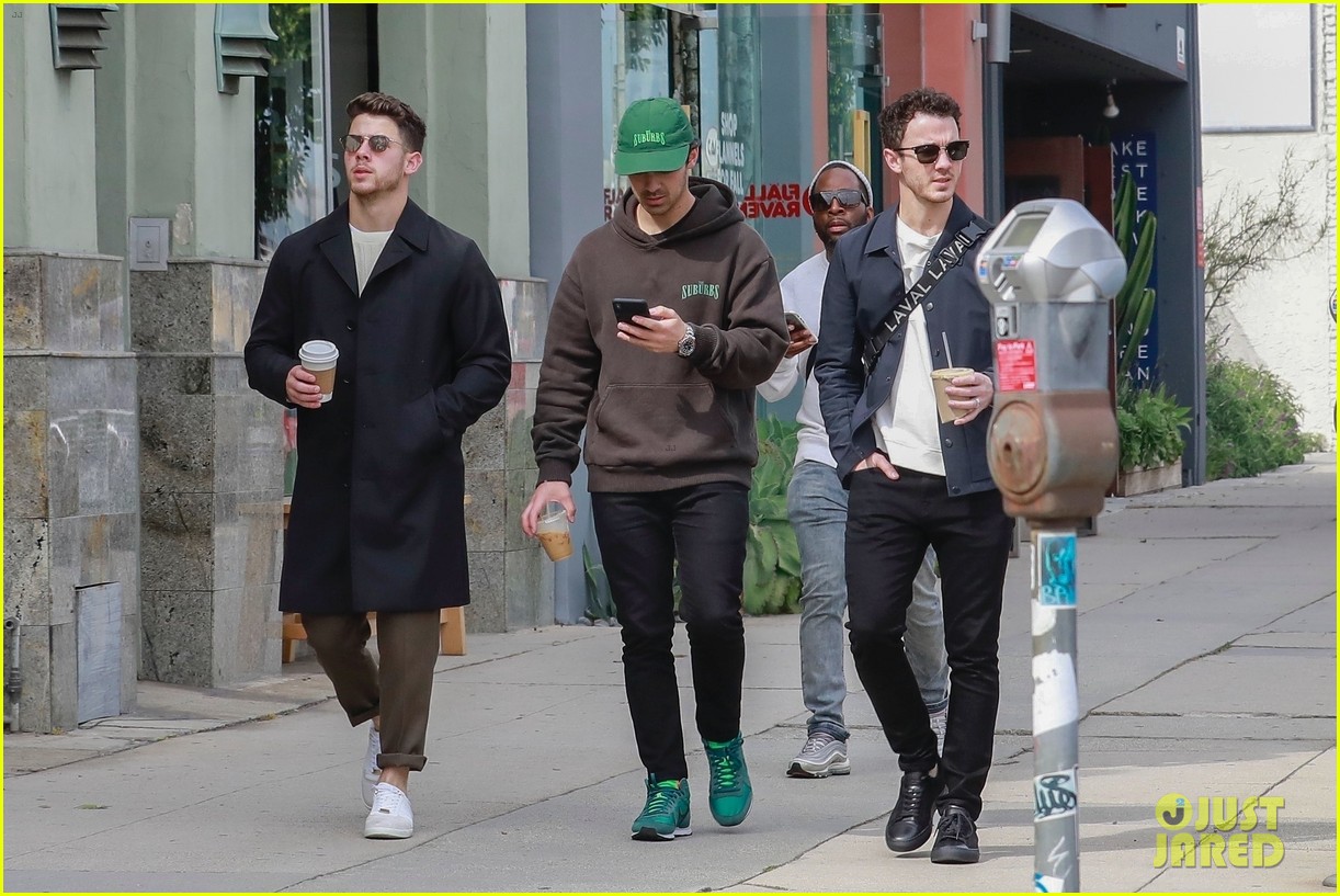 jonas brothers lunch in los angeles 03