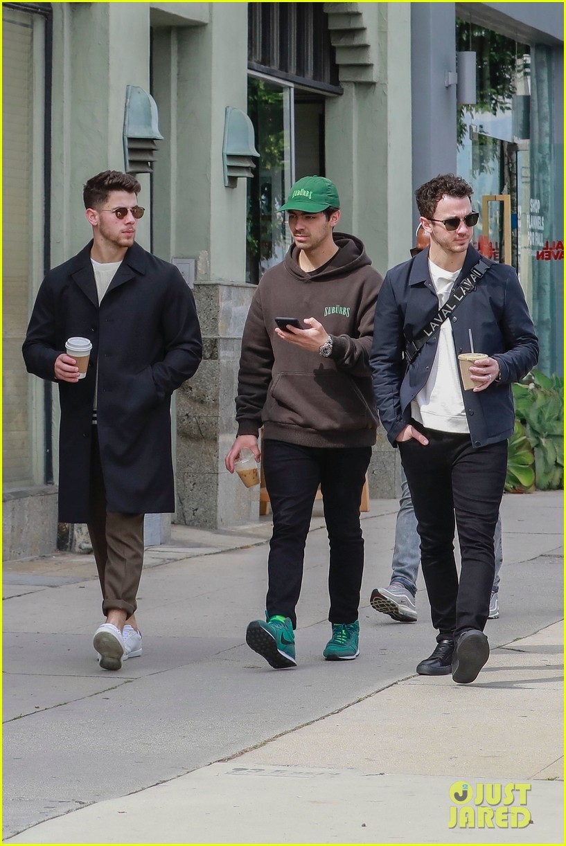 jonas brothers lunch in los angeles 06