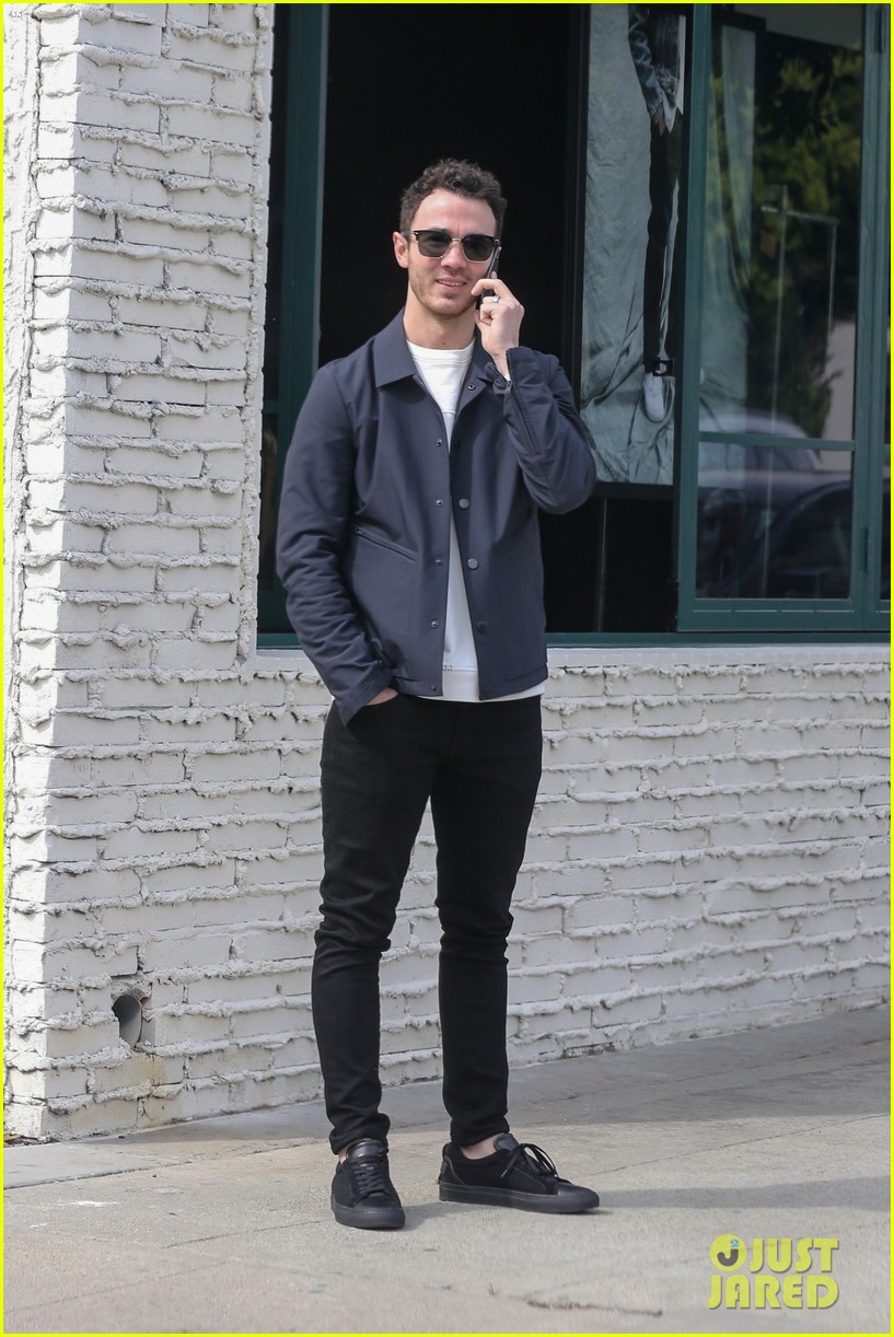 jonas brothers lunch in los angeles 09