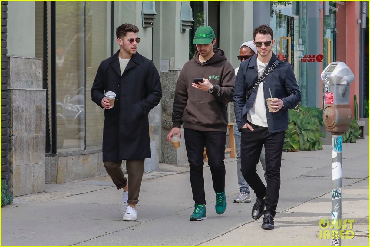 jonas brothers lunch in los angeles 13