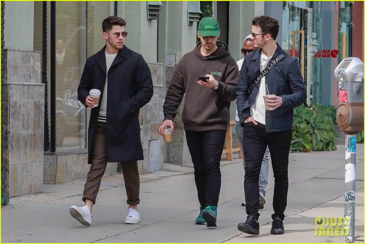 jonas brothers lunch in los angeles 15