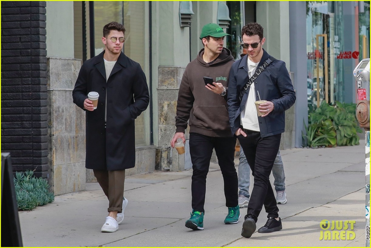 jonas brothers lunch in los angeles 18