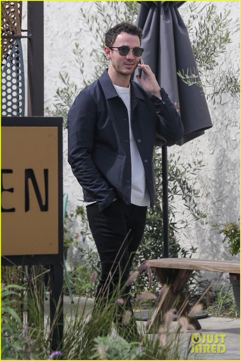 jonas brothers lunch in los angeles 19