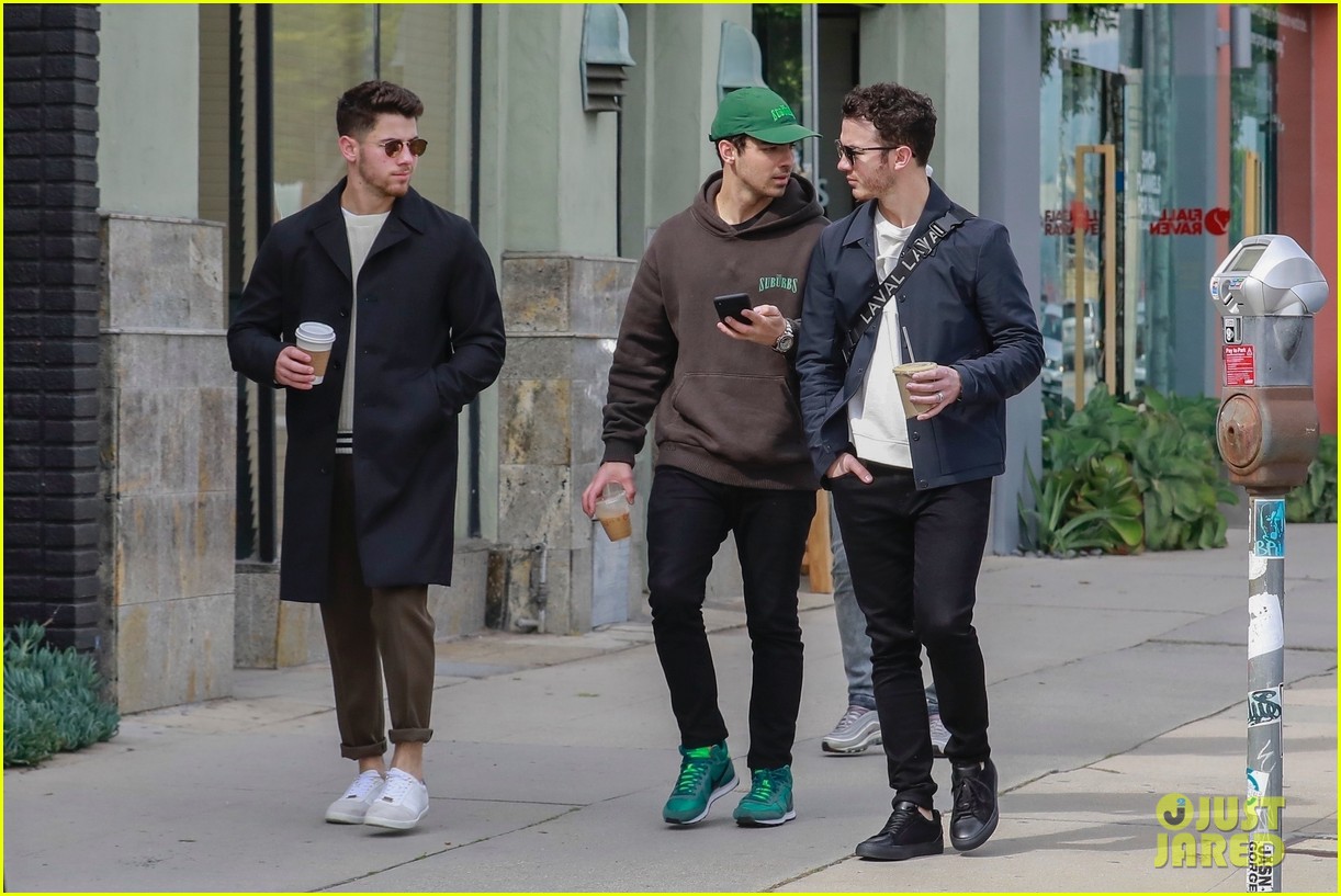 jonas brothers lunch in los angeles 20