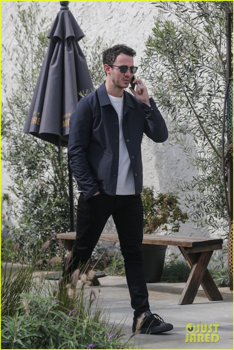 jonas brothers lunch in los angeles 23