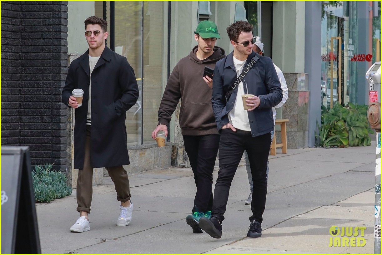 jonas brothers lunch in los angeles 27