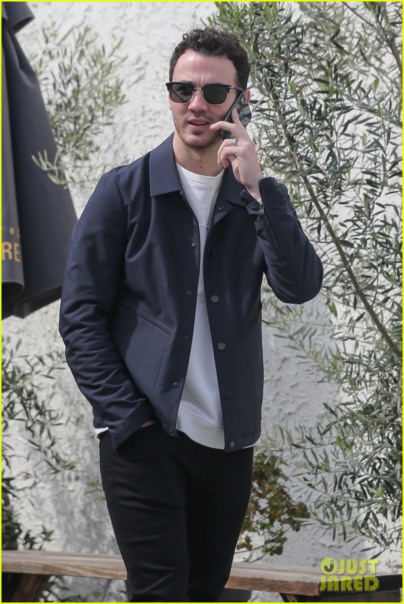 jonas brothers lunch in los angeles 28