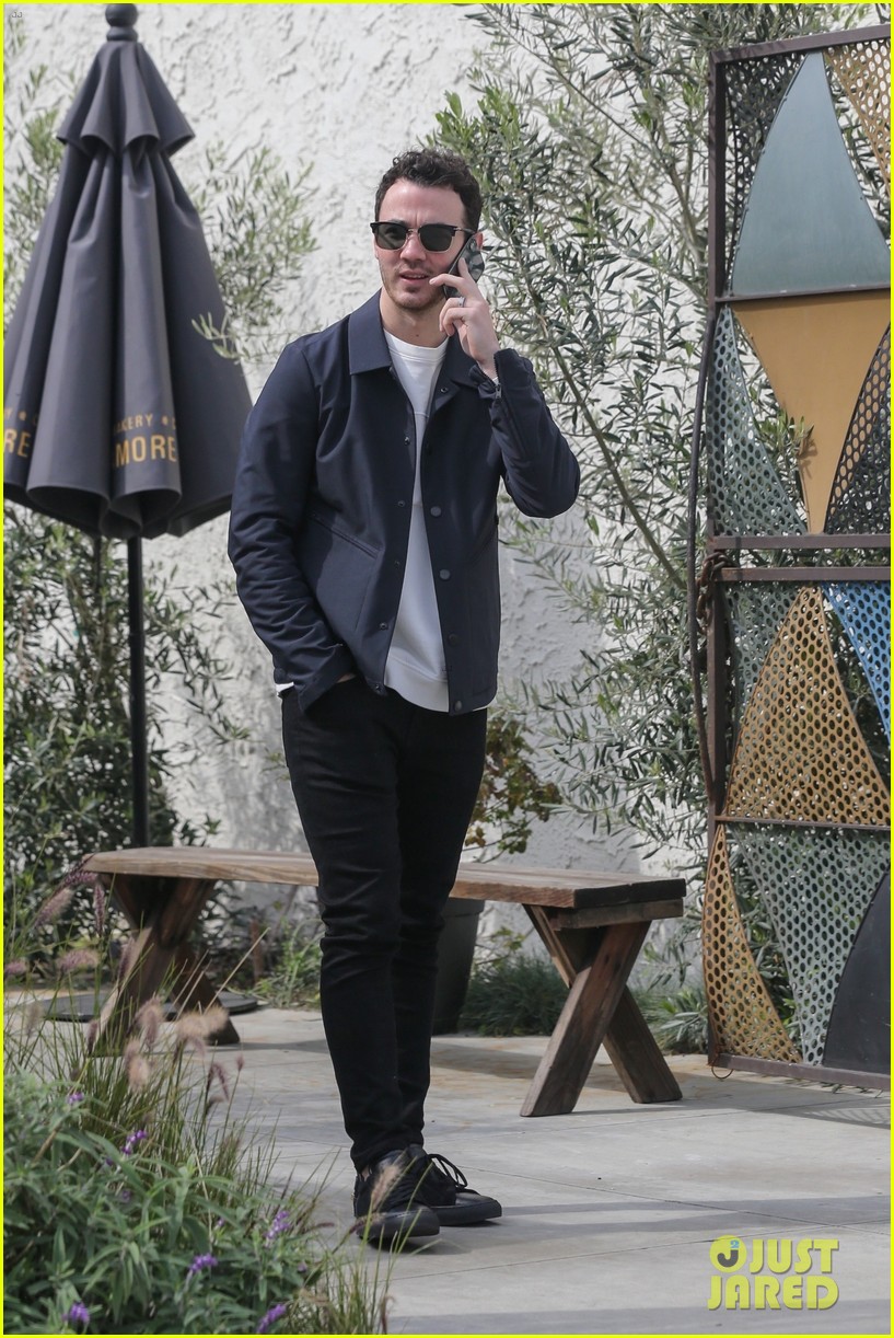 jonas brothers lunch in los angeles 29