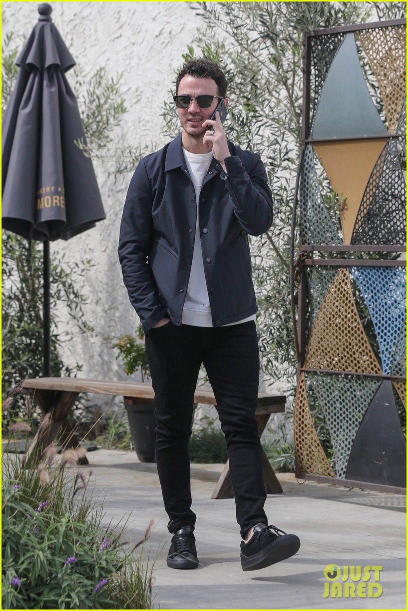 jonas brothers lunch in los angeles 33