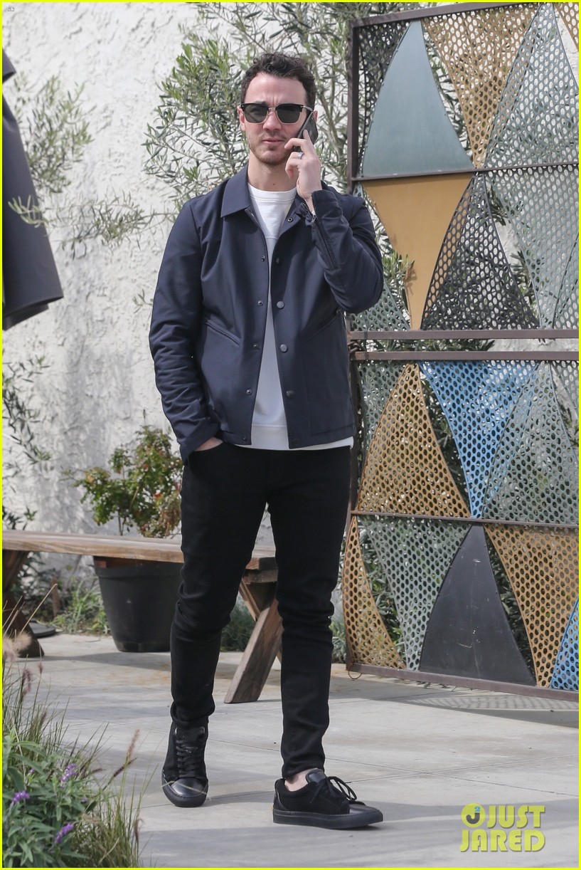 jonas brothers lunch in los angeles 34