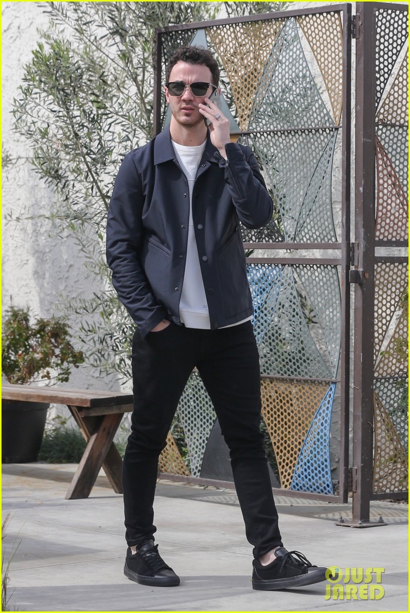 jonas brothers lunch in los angeles 37