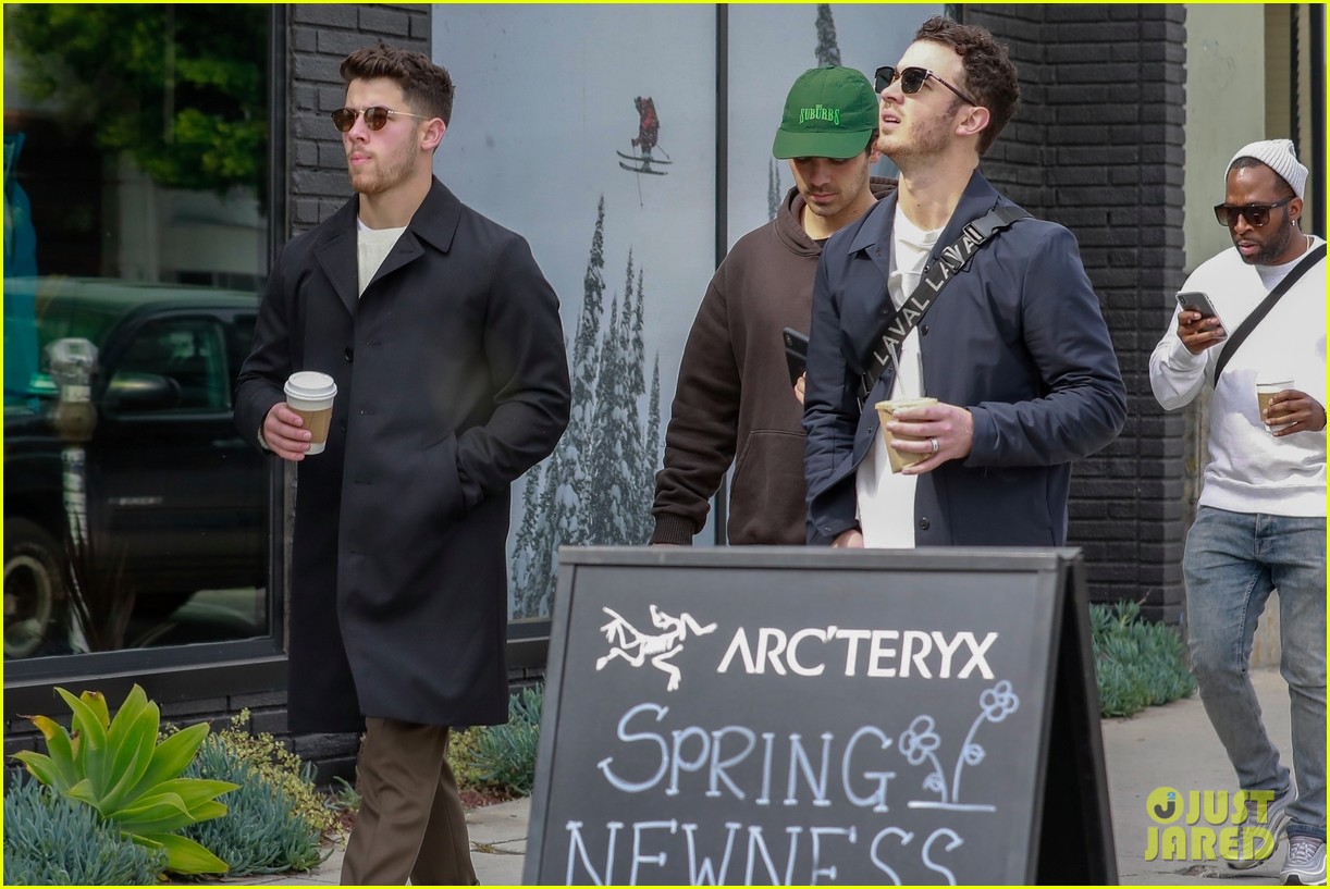 jonas brothers lunch in los angeles 44