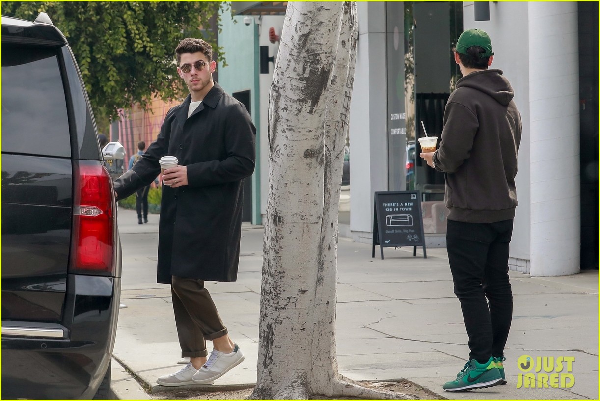 jonas brothers lunch in los angeles 45
