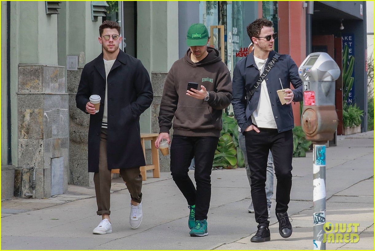 jonas brothers lunch in los angeles 47