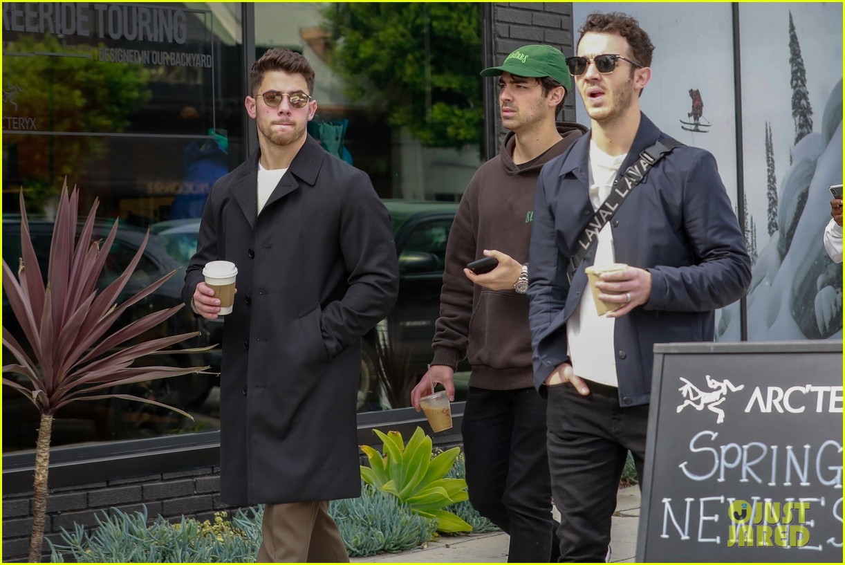 jonas brothers lunch in los angeles 49