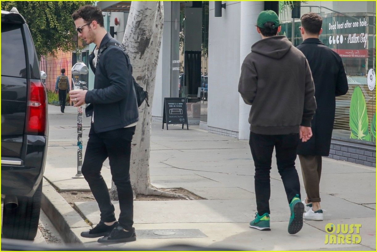 jonas brothers lunch in los angeles 50